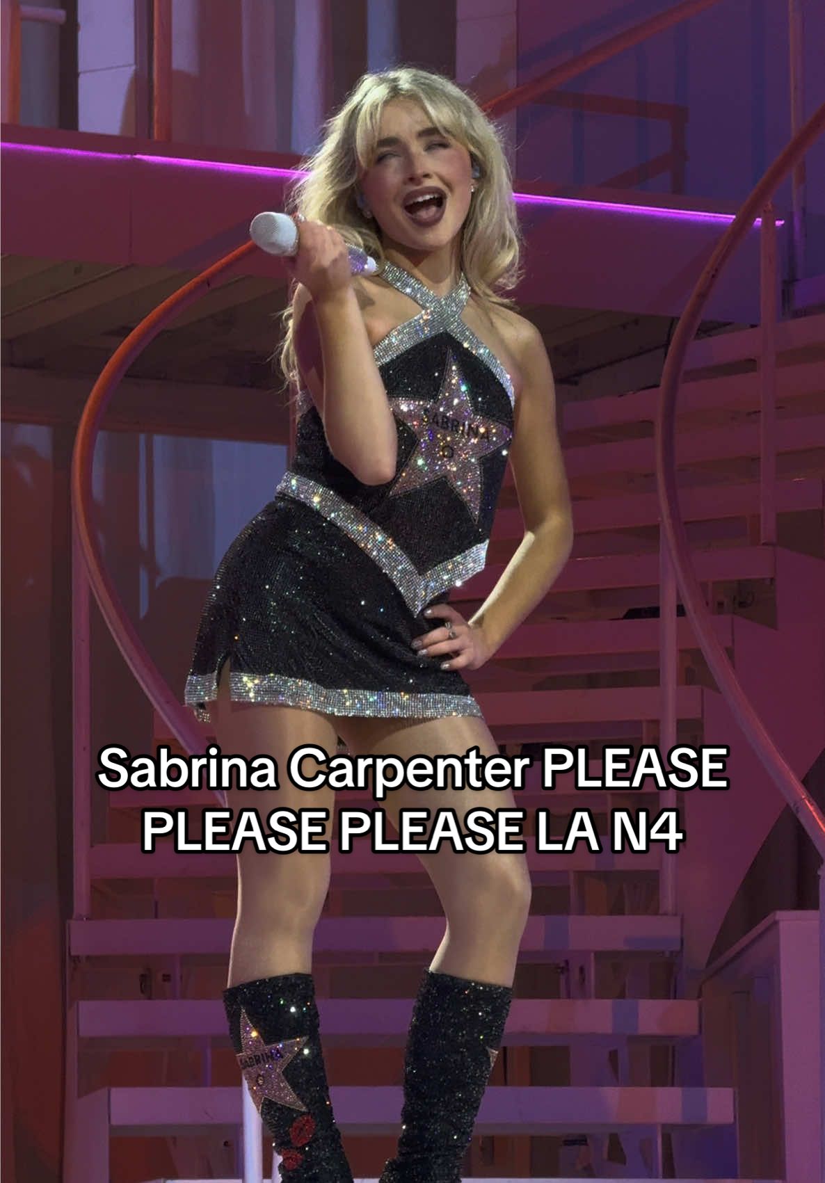 the hollywood star outfit 🤩🌟 @Sabrina Carpenter @Team Sabrina #sabrinacarpenter #shortandsweettour #lanight4 #losangeles #pleasepleaseplease 