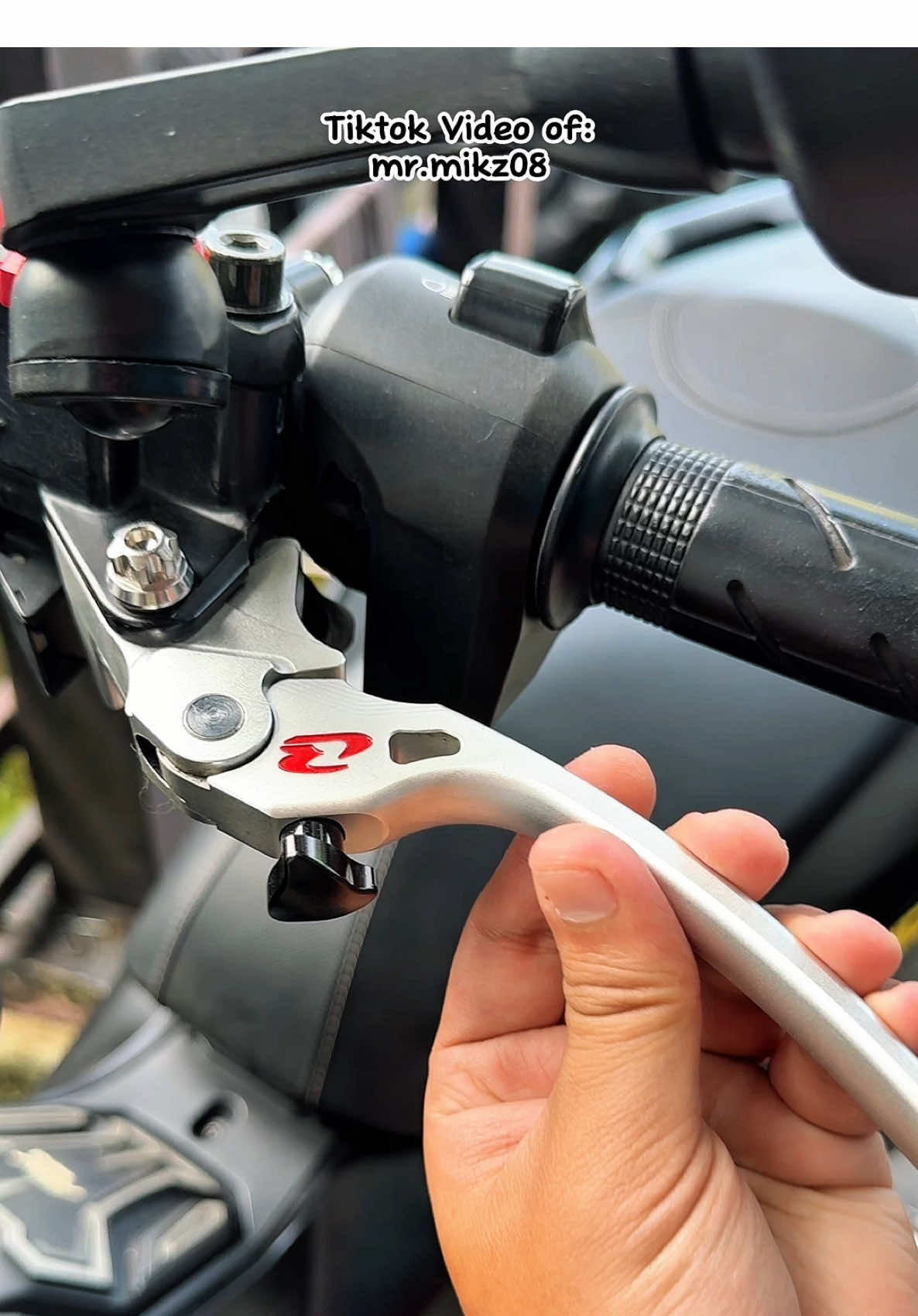 Sobrang ganda nga talaga ng RCB Brake Lever na ito, napakaganda ng quality at talagang CNC Alloy, hindi din ito nagfade ha, kaya siguradong pangmatagalan talaga! #brakelever #rcb #motorcycleaccessories #racingboy #motorcycle 