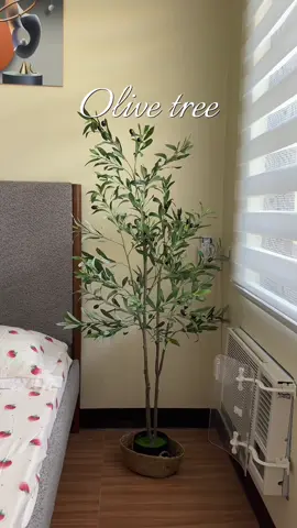 Iba ang nabibigay na ganda ng artificial plants sa bahay , parang real like plants #artificialplants #houseplants #ornaments #indoorplants #artificialolivetree 