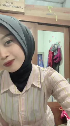 basah abis hujanan,yg mw samaan baju nya cek showcase ya