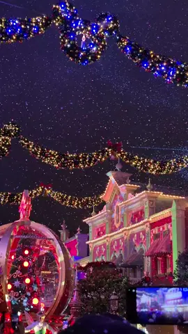 Moment magique pendant la période de Noël à DisneylandParis ❄️🎅🎄❤️ #fyp #disney #disneylandparis #disneyland #noel 