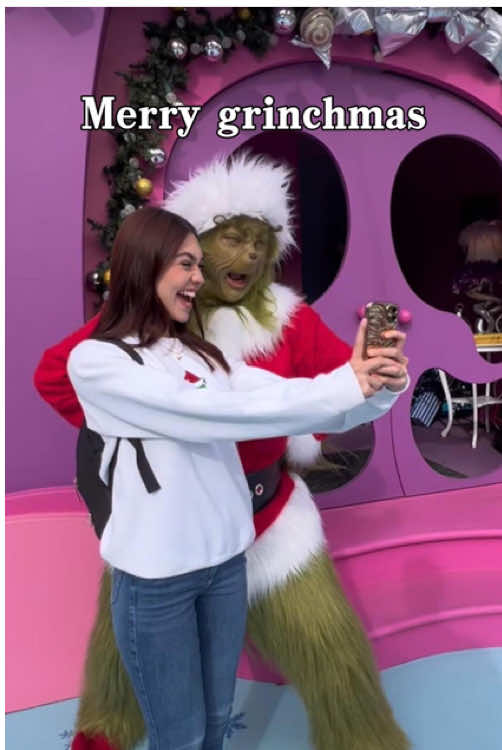 Merry grinchmas!!#grinchmas #grinchtiktok #universalstudios #fyp