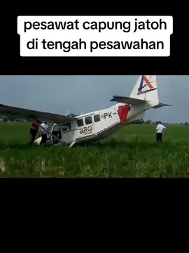 pesawat yg jatoh di tengah pesawahan di daerah karawang  #promomakanharian #pesawat #sorotan #pengikut #fyp 