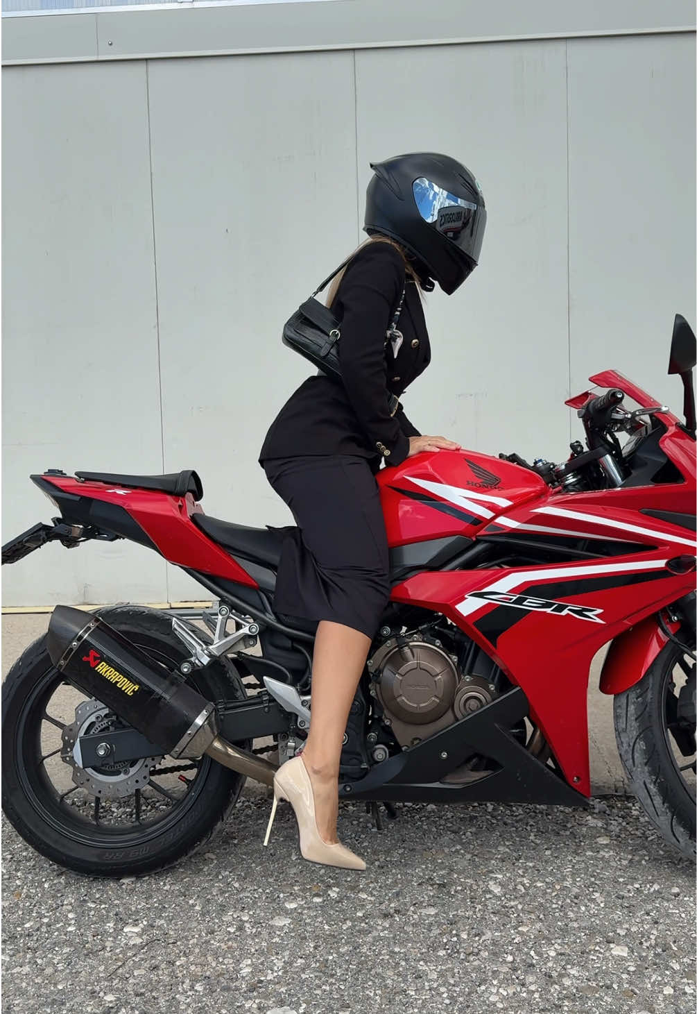 Dress code: business casual on a bike #motorcycle #bikergirl 