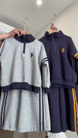 Bộ nỉ thể thao thu đông chất dày dặn đứng phom. Hàng nỉ hai da không xù bông hay bai dão. Chất mềm mịn ấm áp. Phom thể thao năng động cho các bé #quanaonichobe #bonithudongchobe 