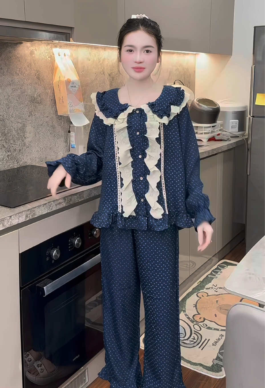 Bộ ngủ bánh bèo xinh ơi là xinh ý 😍