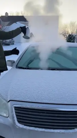 If you hate scraping ice, this is your sign…#fyp #CarTips #LifeHacks #SnowCover #ColdWeather hc8.1.1