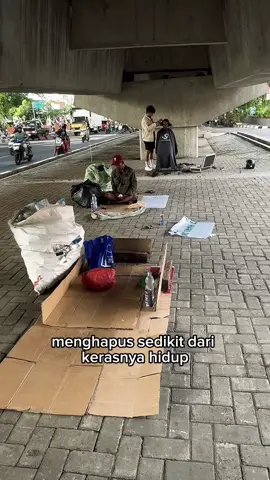 Semoga kebaikan kecil ini menjadi pengingat, bahwa sedikit perhatian… bisa berarti segalanya bagi yang hampir tidak punya apa-apa. #barbermakassar 