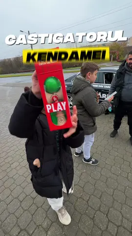 E doar prima kendama pe care o dam aici in ARAD! Imediat postam urmatoarea locatie #timisoara #fy #clatitarescu #kendama #gameofken 
