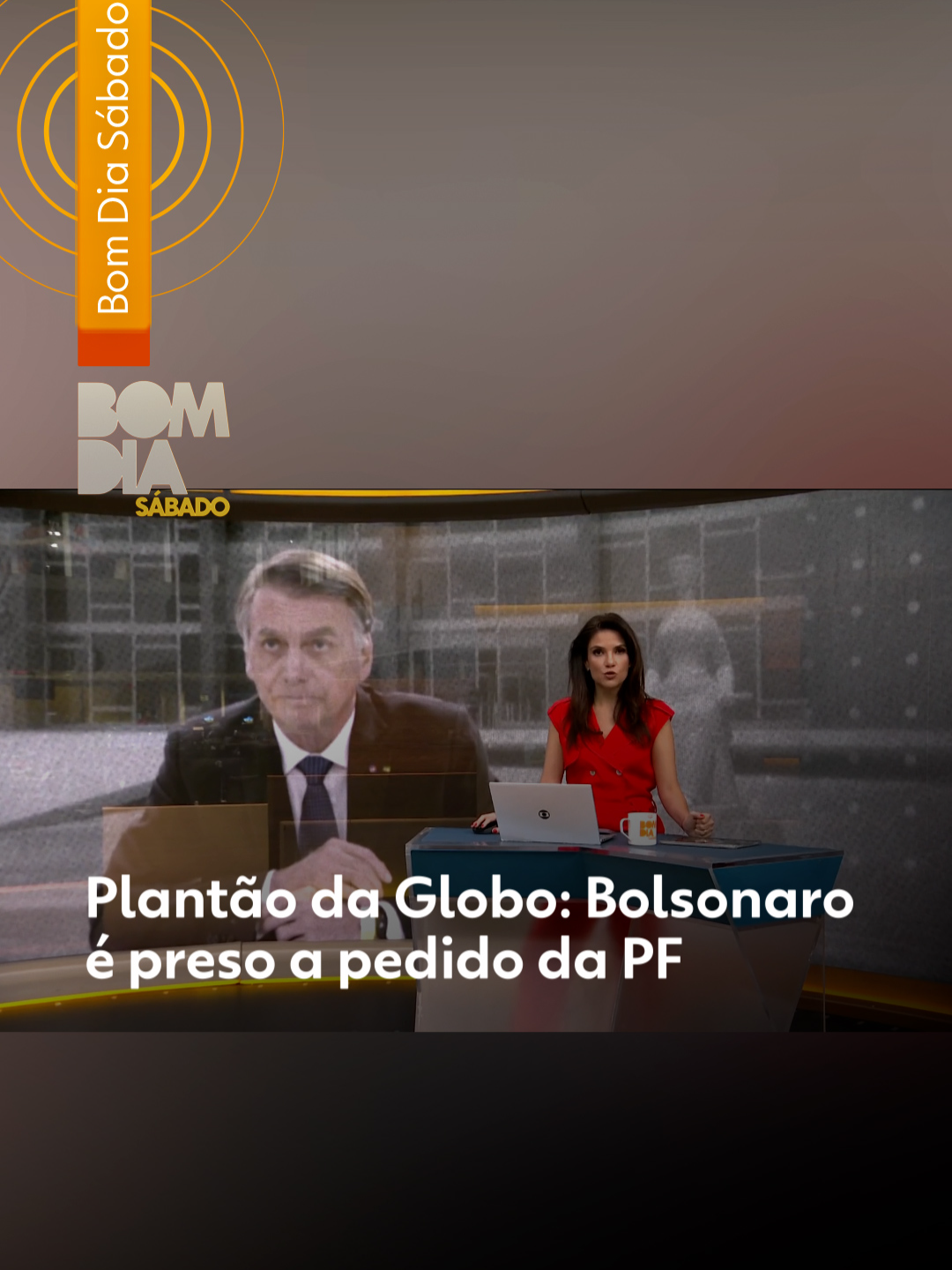 #Urgente - O ex-presidente Jair Bolsonaro (PL) foi preso neste sábado. A prisão é preventiva e foi solicitada pela Polícia Federal. Segundo as informações iniciais, não se trata do cumprimento de pena, mas de uma medida cautelar. Bolsonaro foi levado para a Superintendência da Polícia Federal, onde ficará em uma sala de Estado, espaço reservado para autoridades como presidentes da República e outras altas figuras públicas. O ex-presidente foi detido por volta das 6h, e o comboio que o transportava chegou à sede da PF às 6h35. Em nota oficial, a Polícia Federal informou que cumpriu um mandado de prisão preventiva expedido por decisão do Supremo Tribunal Federal (STF). O blog da Natuza Nery apurou que a prisão foi motivada pela garantia da ordem pública. O senador Flávio Bolsonaro (PL-RJ) havia convocado uma vigília em apoio ao ex-presidente, e a PF avaliou que o ato representava risco para participantes e agentes policiais. Leia mais no #g1 #bolsonaro #plantãodaglobo #tiktoknotícias‌