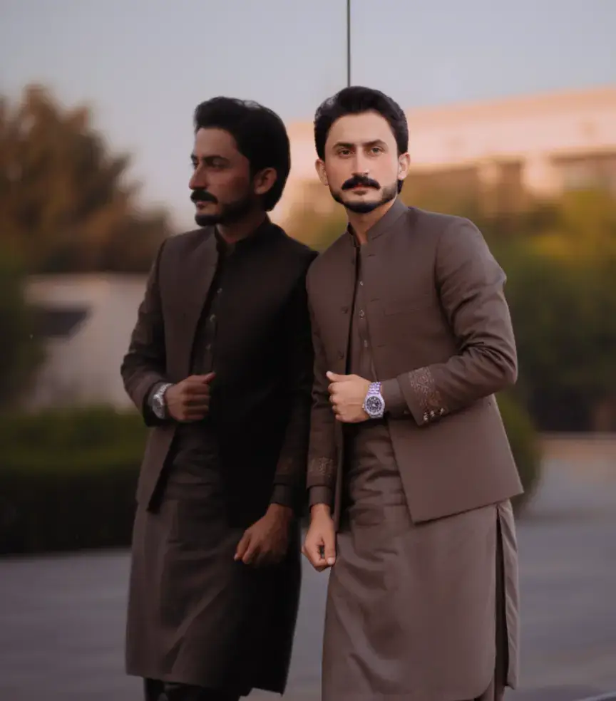 پہ کودو کلہ مینہ کیکی ملا اولتا کلہو لکھی۔ زان غرق کوینہ زما چنار چنار جانانه مہ لاسونہ ۔ دا کمی سانګۍ نه دي تاؤ کر چي کورته ګورم کور روانیکی زار چي تاته ګورم كور دي لوتی لوتی شینه اکی رازه یی نه وي او چي دا زړ نک شه چي په زور یی و دوینہ کورنہ یی ر امہ غم بہ زہ کرخوشحالی تہ کر کے دا غم عادت نہ بہ چوینہ ۔ زما زړ ھائے زما او ستا ياري ونه شوا؟ چي تہ پہ کلی زہ پہ خار كي جوند كؤمه. کرن_خان حد لفظونہ@Khanzadi 