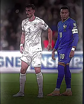 تخيلو ريبين يمسك مبابي🤣🤣#العراق #اسود_الرافدين #كاس_العالم #ملحق #العالم 