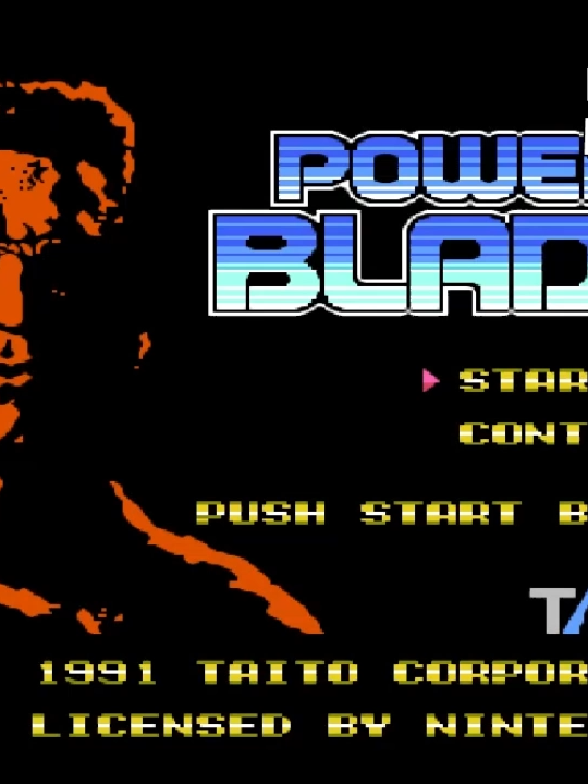 Power Blade (Nintendinho) Power Blade , conhecido no Japão como Power Blazer (パワーブレイザー, Pawā Burezā ) , é um jogo de ação e plataforma publicado pela Taito para o Nintendo Entertainment System . [ 1 ] Foi lançado no Japão em 20 de abril de 1990, na América do Norte em março de 1991 e na Europa em 23 de janeiro de 1992.[ 1 ] O jogo gerou uma sequência, Power Blade 2 , lançada em 1992. [ 2 ] Power Blade se passa na colônia de Nova Terra, no ano de 2191, e acompanha NOVA, o Chefe de Segurança de um supercomputador chamado Computador Mestre . Ele deve restaurar o Computador Mestre — que foi desativado por alienígenas [ 3 ] — recuperando fitas de dados localizadas em seis setores. O jogo apresenta uma jogabilidade semelhante à da série Mega Man , na qual os jogadores podem selecionar qualquer um dos seis níveis para jogar. [ 4 ] Armados com um bumerangue , os jogadores devem completar todos os seis níveis, superando obstáculos e derrotando quaisquer inimigos em seu caminho. O nome do jogo vem de um item encontrado em vários níveis; o Power Suit é um item que se parece com um capacete. Quando coletado, Nova equipa automaticamente o traje de metal. Isso permite que o jogador dispare rajadas de energia conhecidas como 