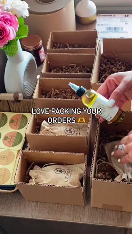 Love getting your natural rosemary hair oils to you 🌿 ❤️ #packingorders #hairoil #organichaircare #naturalhaircare #rosemaryoil 