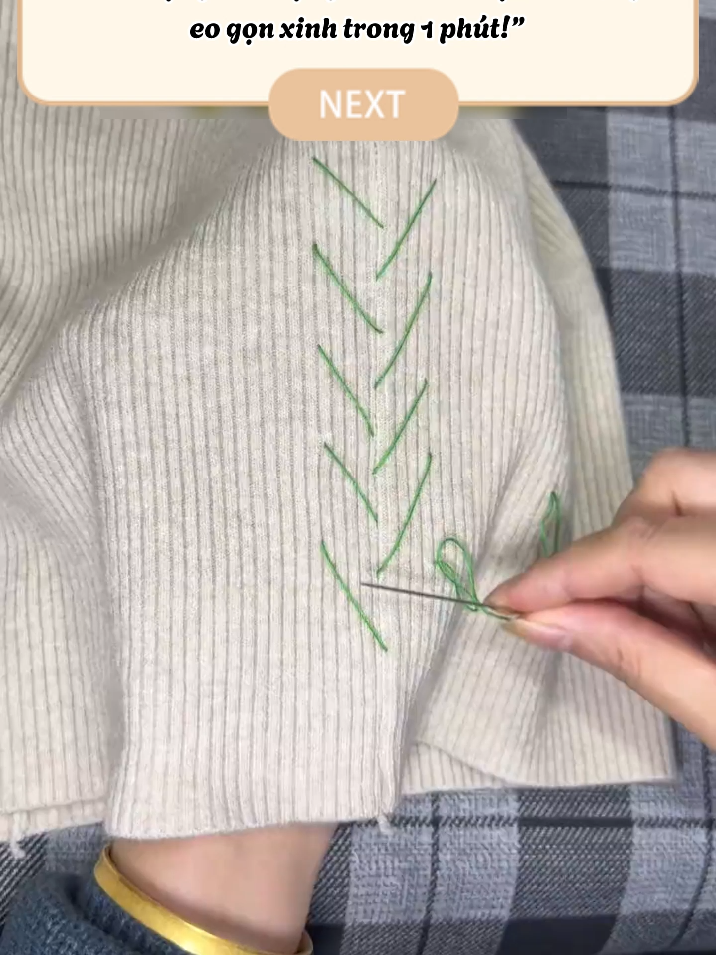 Áo len bị rộng ơi là rộng. Mách bạn cách bóp eo xinh gọn, siêu tôn dáng mà nhìn vẫn tự nhiên! #mayva #kheotay #suaquanao #catquan #taichedocu #bopeoquanao#sangtao #tipsandtricks #lifetips #meohaymoingay