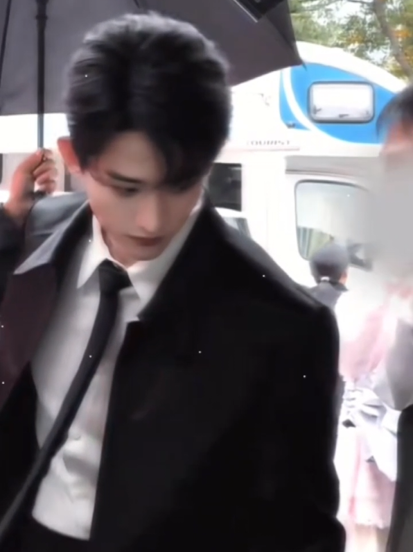 Hoa rơi cửa phật...  Vạn vật đều thua mũi của Thường Hoa Sâm #thuonghoasam #ChangHuasen #常华森 #vibe 