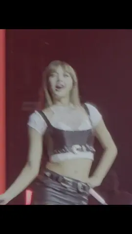 SHE IS SO CUTIE 🥰  #LISA #LALISA #BLACKPINK  LISA BINIGHANI PH ARENA #DEADLINEinBulacan_LISA #BLACKPINK_DEADLINE