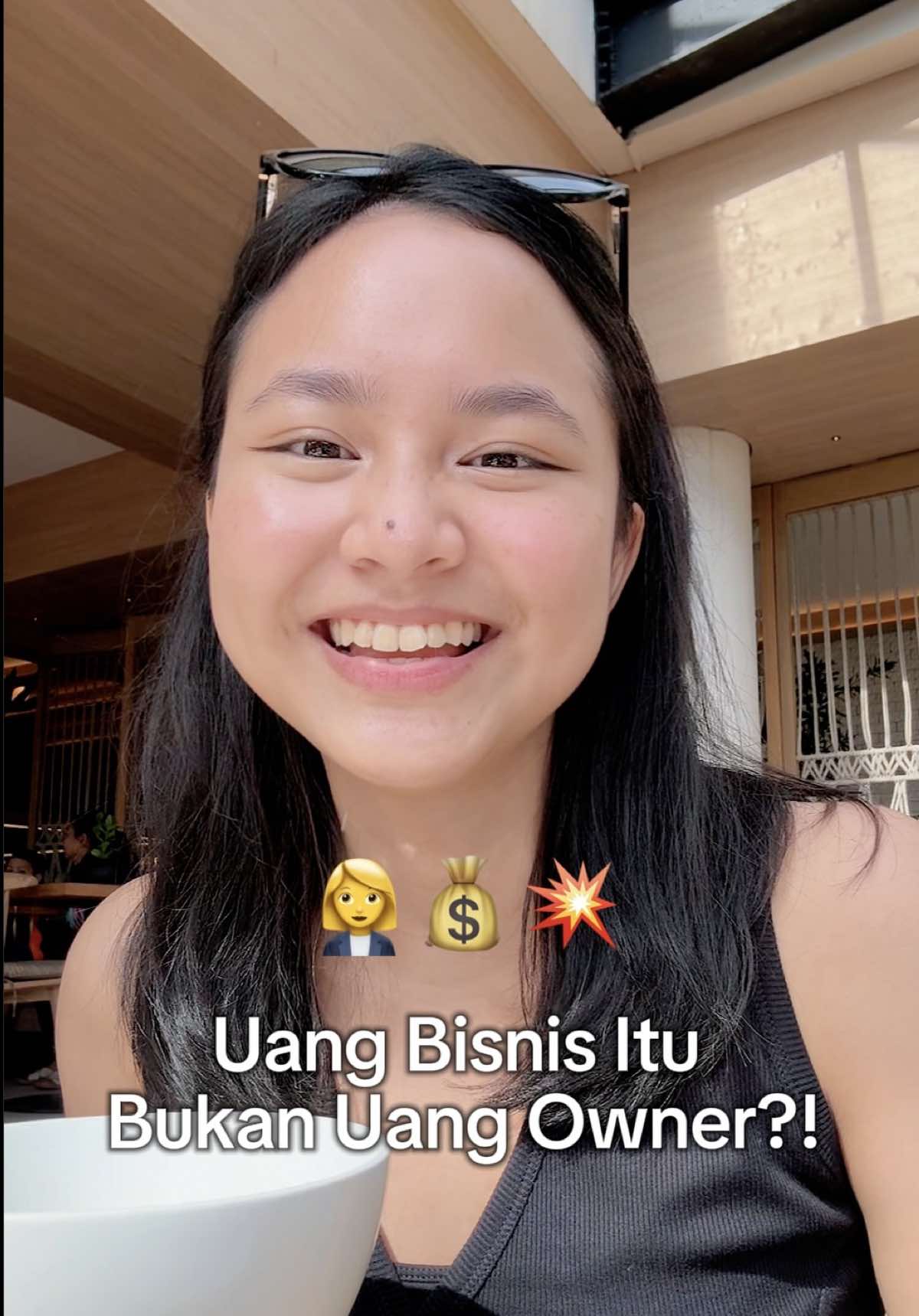 Jangan gabung uang sendiri sama bisnis 🙅‍♀️💰 Ini salah satu hal yang perlu kamu pahamin sebelum bikin brand. Kamu bisa belajar lagi tentang brand building di @the.grey.area.book atau comment “grey” yang mau link bukunyaa ♡ Tag dan share video ini ke temen kamu yang mau bikin brand ⋆. 𐙚 ˚