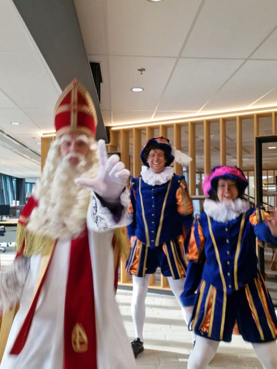 Sinterklaas is fan 🔥 #lushlife #zaralarsson #netherlands #juliacoster #fyp 