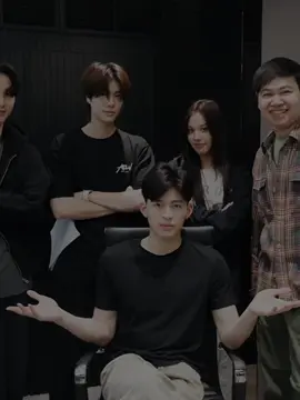 me and thee filming wrapped 🥺 I'M GONNA MISS THESE PEOPLE TOGETHER #pondphuwin #meandtheeseries #fyp 