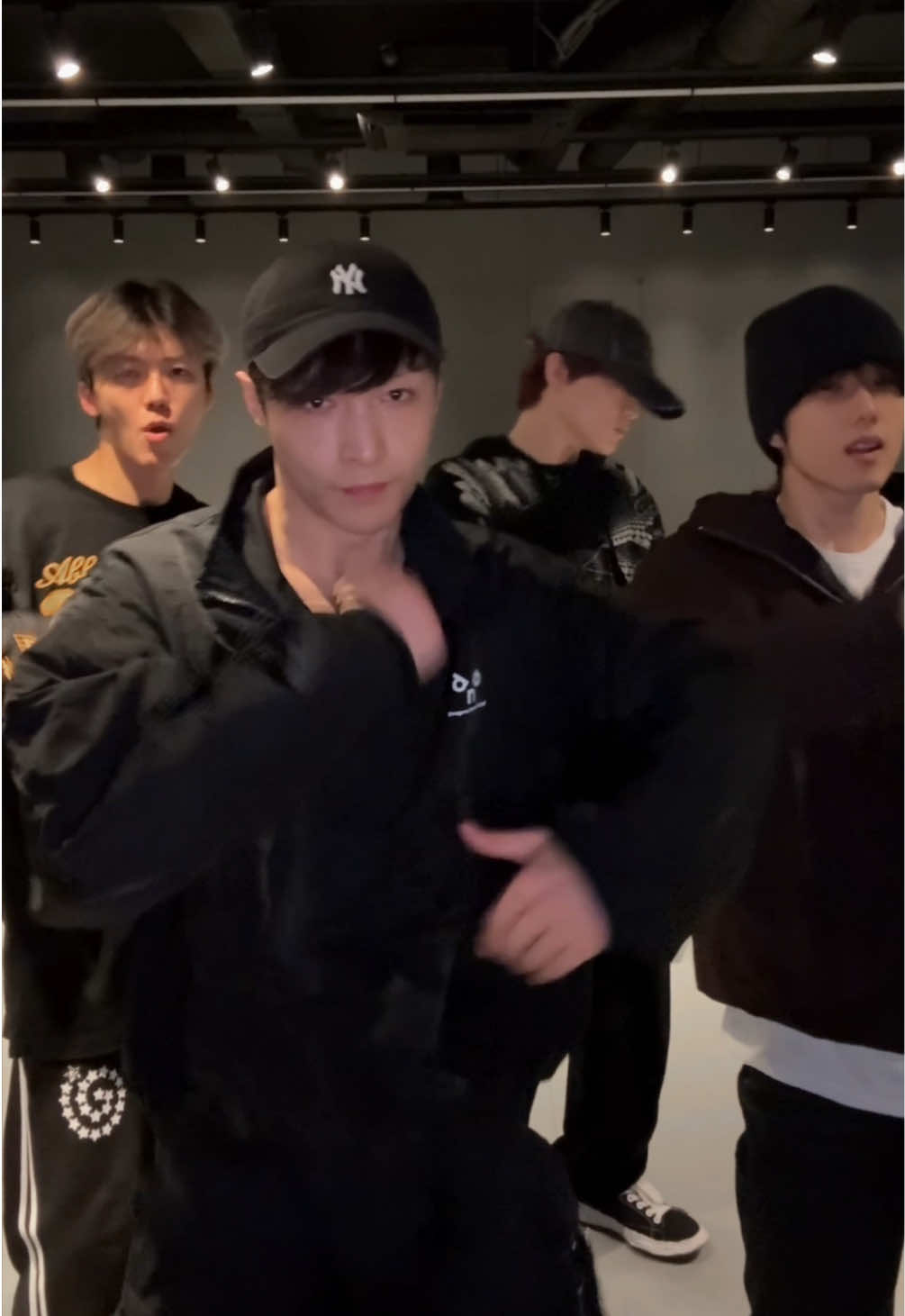 Beat It Up with #LAY #EXO #NCTDREAM #BeatItUp #NCTDREAM_BeatItUp  @Lay Zhang 张艺兴 @EXO 