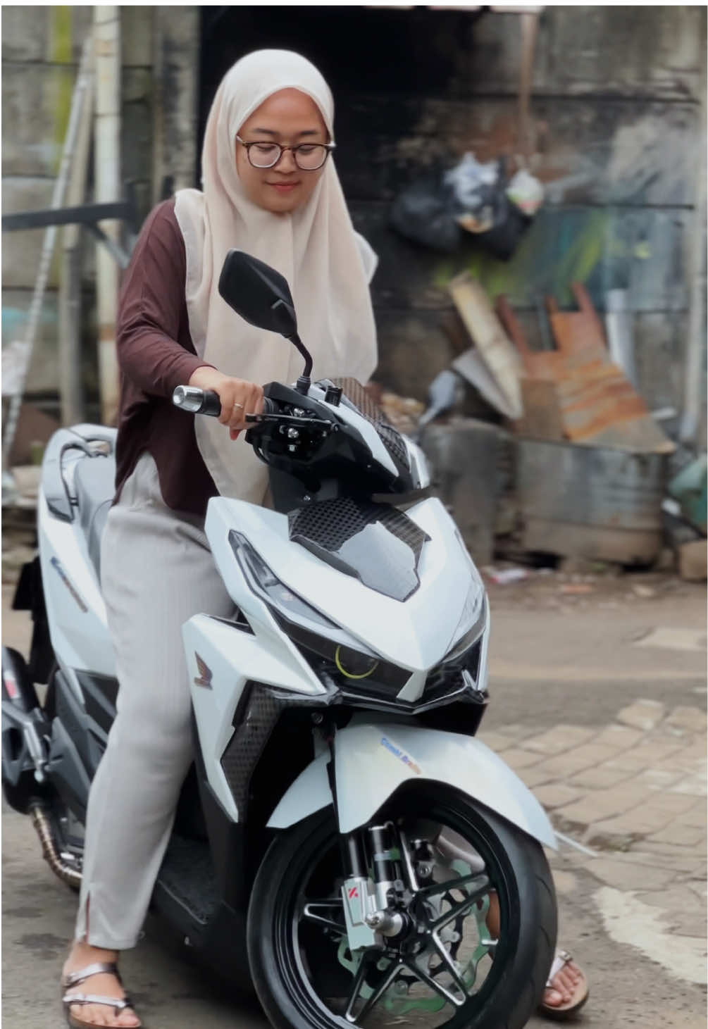 Tunjukin foto motor kalian bersama ayang 😋🥰 #vario #varioledold #varioputih #fyp 