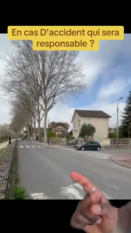 En cas D’accident qui sera responsable ? #devinelapersonne #permisdeconduire #examendupermisdeconduire #jeunepermis 