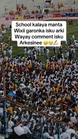 Free comment is raadsada😂🫣 #CapCut #mogadishotiktok #ciyaalxamar🇸🇴 #following_page💯💯💯 #viewsproblem😭 