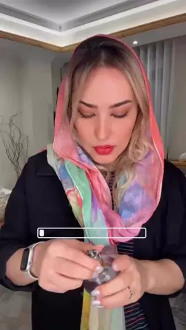 مچ دست – پشت گوش – روی لباس (یقه یا سینه‌ی لباس، نه پوست) – داخل آرنج – پشت زانو این‌ها مسیرهای پالس‌دار بدن‌اند و بوی ادکلن را بدون درگیری تیروئید پخش می‌کنند. ادامه‌ی ماجرا همیشه به ذات شیمی و تبخیر برمی‌گردد؛ نقطه‌ی پالس یعنی گرمای ملایم و پخش بهتر  #foryou #viralvideo #reels #explore #viral 