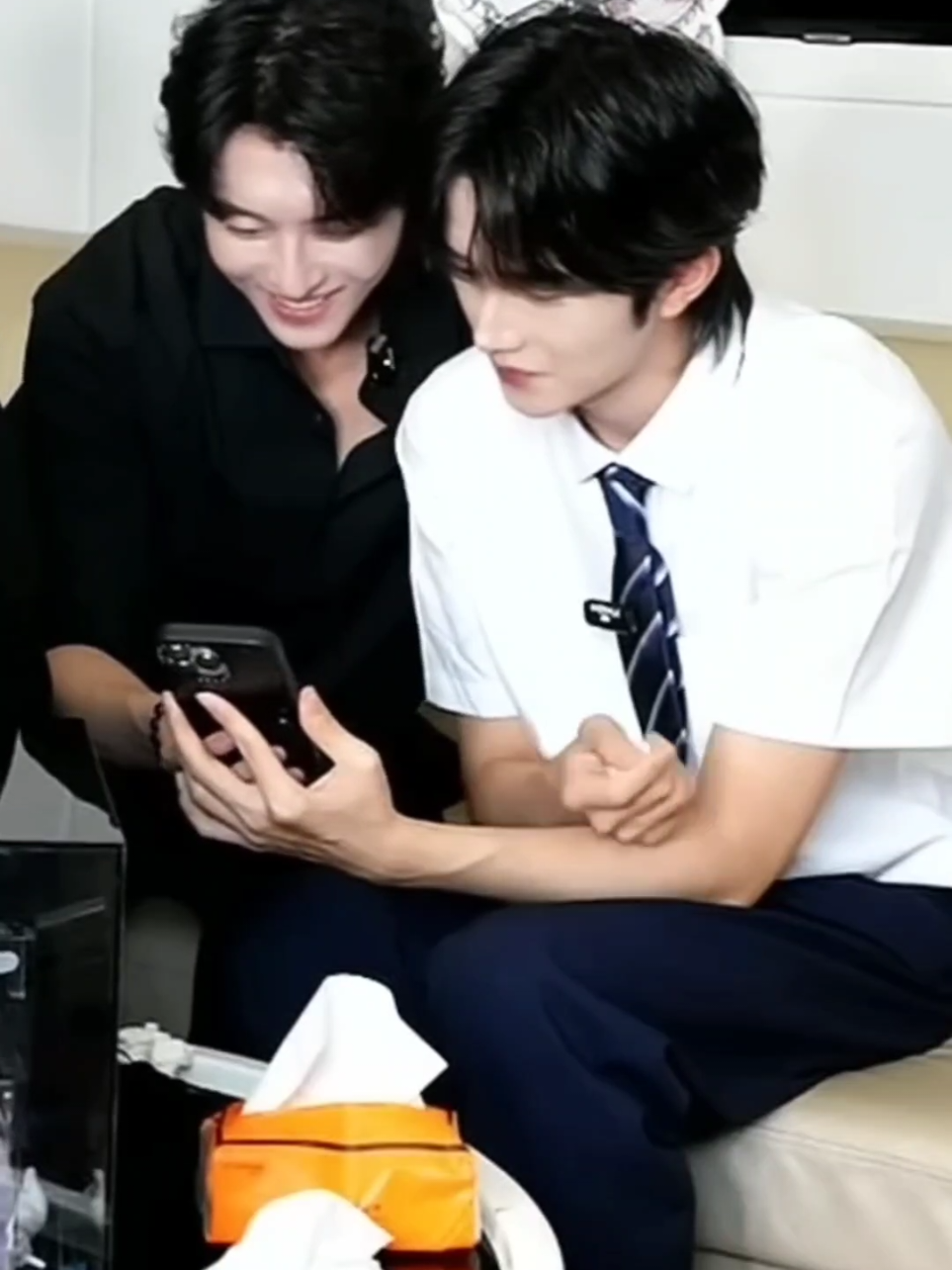 มือชิวชิวเล็กไปใช่ไหมนะ🤔 #ซิงชิว #xingqiu #Huangxing #Qiudingjie #i4cream 