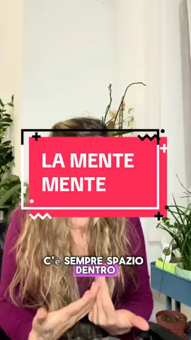 🧠 I pensieri non sono verità assolute. Sono costruzioni mentali, frutto della nostra storia, dell’ambiente, delle emozioni e delle credenze. Il # pensiero è una funzione mentale, non un’identità. 👉 Non siamo i nostri pensieri. Li generiamo, li interpretiamo… e possiamo anche modificarli. #psicologia #mente #terapia #emozioni #psicologo  🔁 Se cambio il pensiero, cambia l’emozione. E se cambia l’emozione, cambia la risposta. Questa è la base della ristrutturazione cognitiva: riconoscere i pensieri disfunzionali, analizzarli, e trasformarli in narrazioni più sane, più vere, più nostre. 🔎 DISCLAIMER Quello che vedi è un frammento di riflessione, tratto da un contesto terapeutico autorizzato e condiviso con responsabilità. Non rappresenta una seduta intera, né intende sostituirla. 📵 Se ti viene da commentare con insinuazioni sul setting o sulla legittimità del video, ti invito con rispetto a passare oltre. Un percorso psicologico si fonda sull’ascolto, non sul giudizio. E il bisogno impulsivo di esprimere disapprovazione potrebbe essere il segnale che proprio quello spazio di ascolto profondo sarebbe utile anche a te.