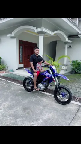 Jalan-jalan om😎.                               #promomakanharian #wrsupermoto #supermoto #wr155r #wr155supermoto #fyp #fypviral #viral #viralvidio #foryou #xybca #trending #crf #kendal24jam 