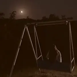 Dalam tawanya ia menangis Dalam senyumnya ia merintih Dalam nyanyiannya ia mengeluh Dalam tariannya ia meronta-ronta Dalam hembusan nafasnya ia menjerit 'Aku buruk, sangat buruk, paling buruk' 'Aku bodoh, sangat bodoh, paling bodoh' Sampai akhirnya ia terlalu lupa tentang menangis ketika ingin menangis. • • #tulisantangan #sastra #darasenja #fayyza #bollywood 