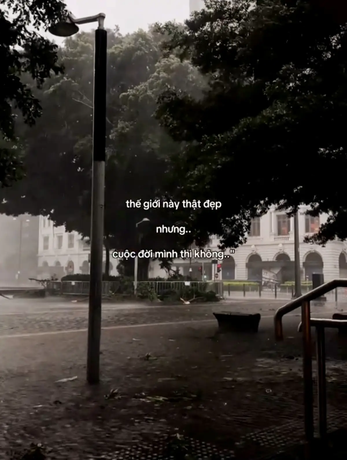 Nếu có một ngày tồi tệ thì đừng suy nghĩ quá nhiều, bởi vì đó là một ngày chứ không phải một đời. #cuocsong #metmoi #lacloi 