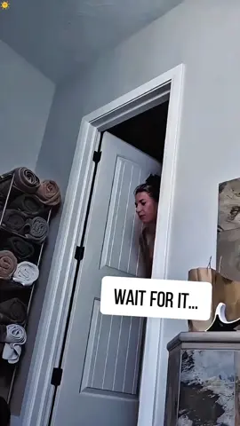 Simple scary tricks,startled into a cute reaction 😂 #prank #scared #tiktok #foryou #fyp 