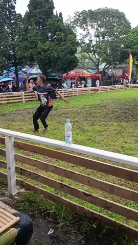 hujan bukan halangan...  #dombagarut #senibudaya #lembang #bandung #jawabarat 