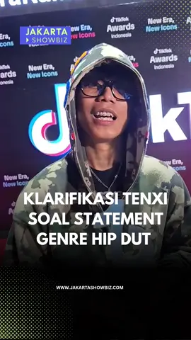 Musisi Tenxi akhirnya buka suara soal kontroversi yang sempat membuat namanya ramai dibicarakan.  Semua berawal dari penampilannya di ajang AMI Awards, ketika ia menyebut diri sebagai pencetus genre Hipdut atau hiphop dangdut. Ucapan itu langsung menyebar cepat dan memicu banyak komentar, terutama karena masyarakat menilai Hipdut sudah muncul dan berkembang jauh sebelum Tenxi tampil di panggung tersebut. #Jakartashowbiz #Tenxi #Hipdut #fyp