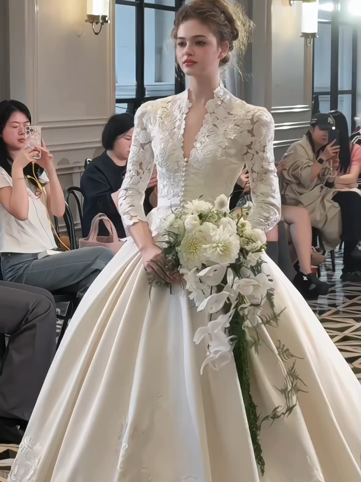 🫶🏻 La Petite Mariée – Nơi kiến tạo những chiếc váy cưới hoàn mỹ 🫶🏻  Nhận đặt may – Cover mọi mẫu – Cân chỉnh chuẩn từng số đo 📞 Hotline tư vấn & hẹn lịch thử váy: 033.911.1134 ⏰ Thời gian làm việc: 9:00 – 21:00 mỗi ngày 📱 WhatsApp: +84 339 111 134 📱 Line: Lapetitemariee10 💒  438/34 Lê Hồng Phong, P.1, Q.10, TP. HCM ✨ Tinh tế trong từng đường kim, trọn vẹn trong từng giấc mơ cô dâu. ✨#weddingdress #vayxinh #lapetitemarie #wedding #xuhuong #vaycuoi #dress