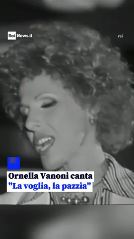 “La voglia, la pazzia” è uno dei brani più iconici di Ornella Vanoni dalle fortissime influenze brasiliane scritto assieme al cantautore Vinìcius de Moraes e al chitarrista Toquinho. La canzone fa parte dell'album La voglia la pazzia l'incoscienza l'allegria, pubblicato nel 1976 Tutti gli aggiornamenti su Rainews.it #ornellavanoni #teche #musicaitaliana