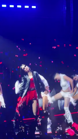 The dress looks so pretty you guys PH REALLY LIKE JENNIE #BULACANMEETJENNIE #DEADLINE_IN_BULACAN #JENNIE #fyp 