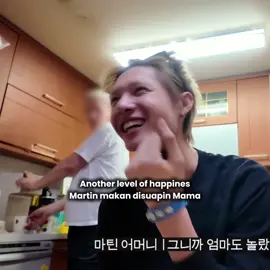 pelan-pelan mama, matanya sampe kecolok sendok😭 #martin #cortis #bighit #kpop #fyp 