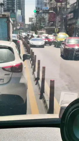 น้ำมันหมดกลางอโศก  รถติดทั้งอโศกเพราะเธอคนเดียว 