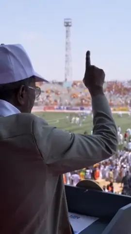 Madaxweynihii berri adinka ayuu idinku dhex jiraa Aradayaay,Farriinta Madaxweyne Xasan Sheekh Maxamuud. 