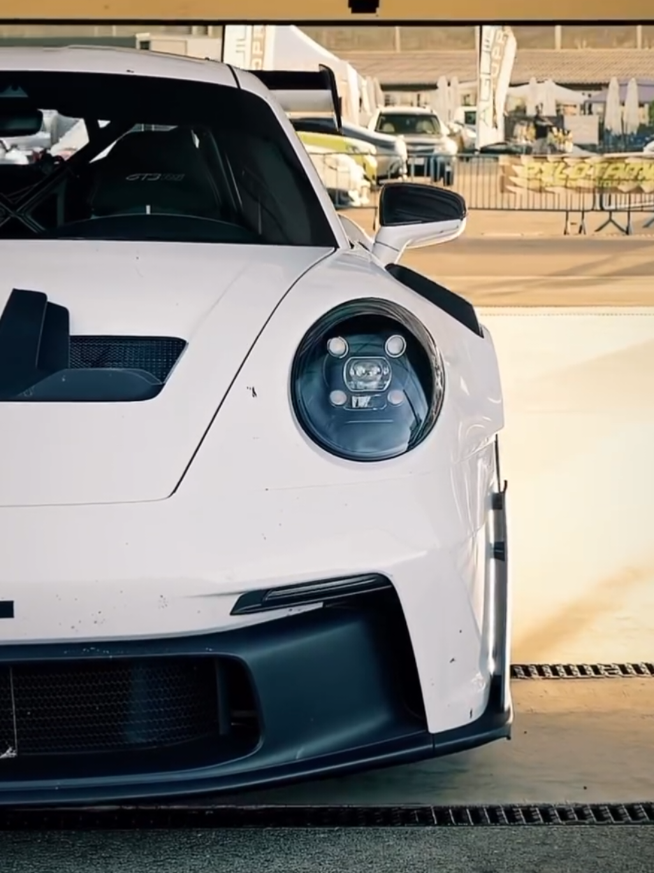 have you seen this video🤭 #viral #porche #carsoftiktok #wait #waitforit 