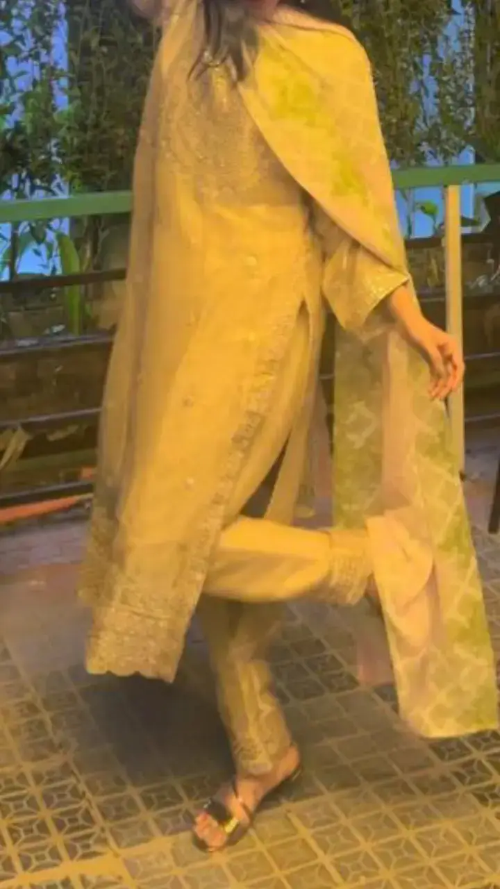 this outfits suits me?😭 #GlowUp #flyyyyyyyyyyyyyyyyyyyyyyyyyyy #unfrezzmyaccount #glowingskin #bangladesh🇧🇩  