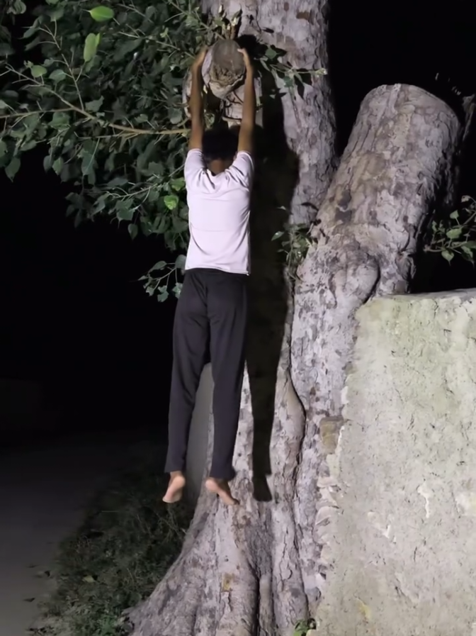 The Possesed Boy . 👻  #horror #spooky #scary #👻 #foryoupage #foryou #horrorcomedy 