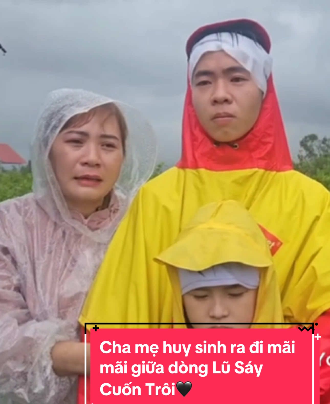 Làm Cha Làm Mẹ Thương Các Con Cha mẹ huy sinh ra đi mãi mãi giữa dòng Lũ Sáy Cuốn Trôi🖤#khampha #khamphathegioi #lulutmientrung #mientrung #xuhuong 