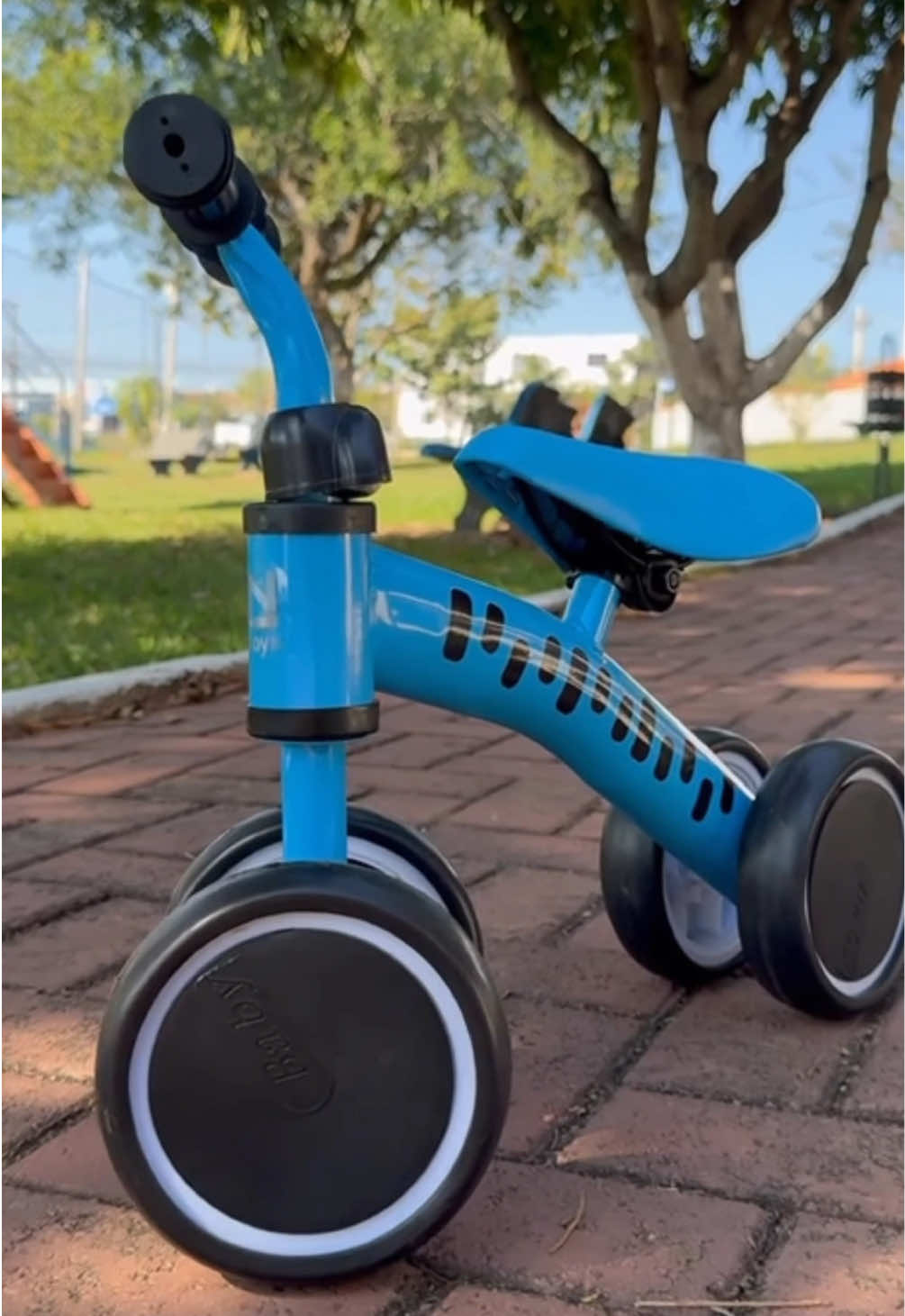 Andador/Bicicleta de Equilíbrio 4 Rodas Sem Pedal - Infantil, Estável e Seguro P14 Compre aqui ⬇️ https://shopee.com.br/universal-link?redir=https%3A%2F%2Fsv.shopee.com.br%2Fshare-video%2FlSNkNTCICAApP0YQAAAAAA%3D%3D%3FfromSource%3Dcopy_link%26fromShareLink%3Dshare-marker%26shareUserId%3D273039145%26contentType%3D0%26jumpType%3Dshare%26pid%3Dsv%26c%3Dshare_web%26share_obj%3Dvideo%26myVideo%3Dtrue&deep_and_web=1&smtt=0.0.9 . . #achadinhosshopee🛍️🛒 #bicicletadeequilibrio #brinquedoinfantil #brinquedo #bicicleta 
