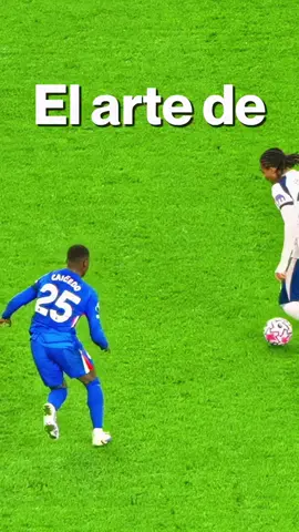 El arte de presionar el niño moi . #fpyシ #futbol⚽️ #selecionecuatoriana #chelseafc💙💪  #moisescaicedo 