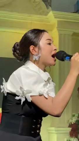 Bukan hanya orangnya sjah yg sopan, Suaranya juga sopan banget to Mbaak🥰  Uuwaaayuu polll❤️ @TasyaRosmala  #tasyarosmala #trendtiktok #tasyarosmalaofficial ##tasyaratugopo ##fyp #viral #fyppppppppppppppppppppppp 